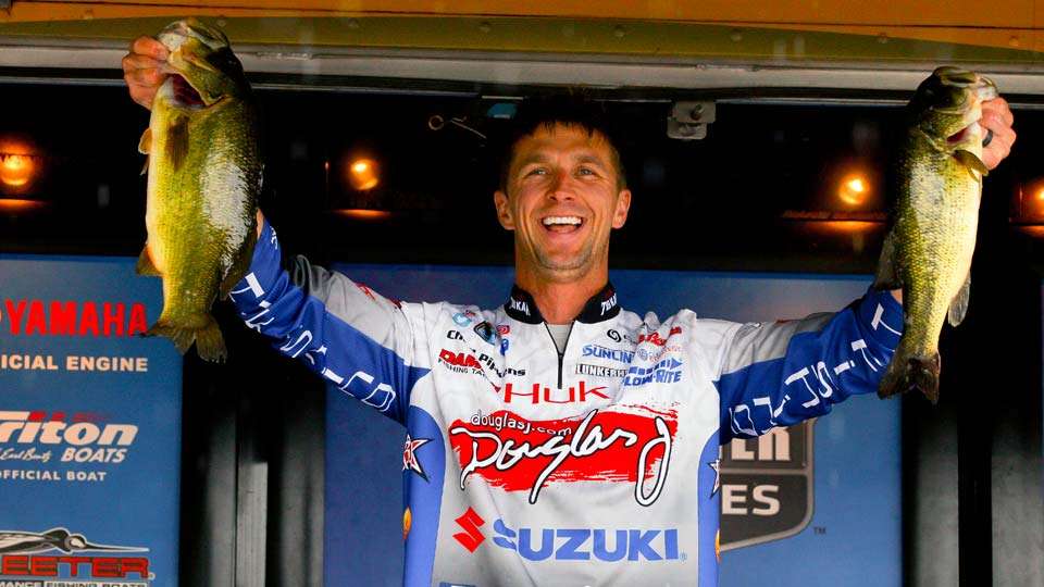 Chad Pipkens leads day 1 at the 2018 La Crosse Bassmaster Elite Series tournament.